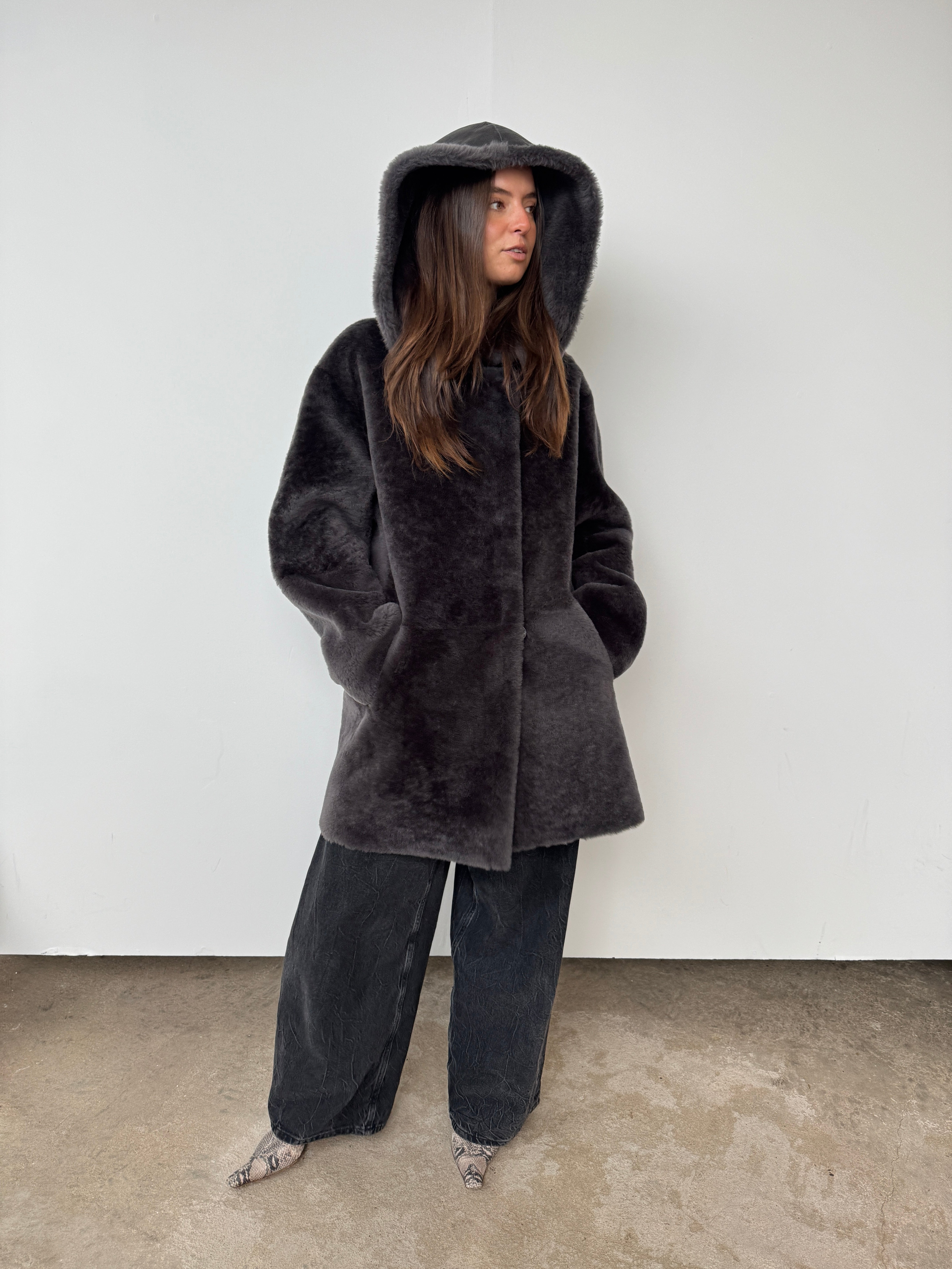 GUSHLOW & COLE SAMPLE SALE – Curate & Rotate