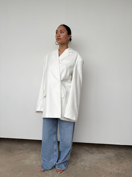 Bazilika White Oversized Blazer | UK12-16* – Curate & Rotate