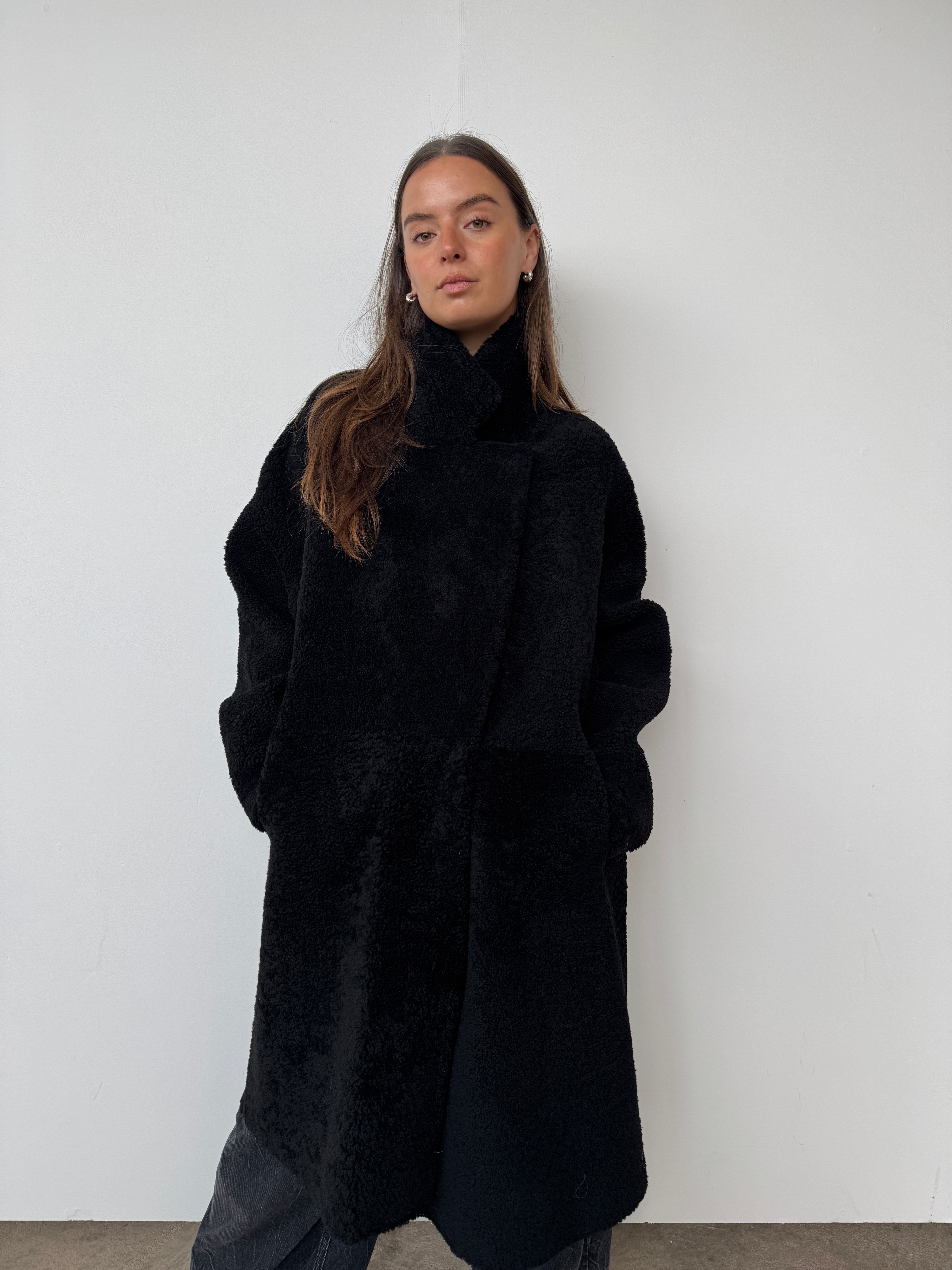 GUSHLOW & COLE SAMPLE SALE – Curate & Rotate